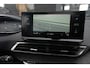 Peugeot 5008 1.2 PureTech GT | 131PK | 7-zits | Pano | Navigatie | Stoelverwarming | 360° camera Peugeot 5008 1.2 Puretech GT 131 PK met 1.2 viercilinder motor, panoramadak, 7-zits, stoelverwarming, 360° camera, navigatie, lichtmetalen velgen