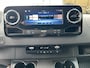 Mercedes-Benz eSprinter 320 L2 H2 Pro 81kWh / Snel laden 115Kw / Trekhaak / MBUX / Navigatie / Camera / Cruise control / Airco / 270 Graden achterdeuren .