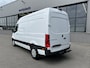 Mercedes-Benz eSprinter 320 L2 H2 Pro 81kWh / Snel laden 115Kw / Trekhaak / MBUX / Navigatie / Camera / Cruise control / Airco / 270 Graden achterdeuren .