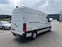 Mercedes-Benz eSprinter 320 L2 H2 Pro 81kWh / Snel laden 115Kw / Trekhaak / MBUX / Navigatie / Camera / Cruise control / Airco / 270 Graden achterdeuren .