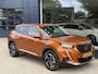 Peugeot 2008 1.2 Turbo 100PK Allure Pack | Navigatie | 3D Virtual Cockpit | LED Verlichting | Half Lederen Bekleding | Keyless Start | Climate Control | Cruise Control | 17 Inch Lichtmetalen Velgen |