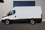 IVECO Daily 35S16V 2.3 L2H2 156pk Airco Cruise, Camera, Trekhaak 3500kg