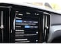 Volvo V60 2.0 T8 Plug-in hybrid AWD Aut 335kW 456Pk bj 2024 Ultra Dark Fully Loaded 1e eigenaar Full Option met maar 13666km Nieuw