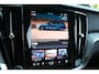 Volvo V60 2.0 T8 Plug-in hybrid AWD Aut 335kW 456Pk bj 2024 Ultra Dark Fully Loaded 1e eigenaar Full Option met maar 13666km Nieuw