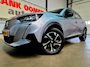Peugeot 2008 1.2 PureTech 131PK Allure Pack + LED|DAB|Navi|Apple|Android|Leder/Stof|PDC|Camera|Lane|Climate|Cruise|17"LMV