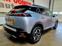 Peugeot 2008 1.2 PureTech 131PK Allure Pack + LED|DAB|Navi|Apple|Android|Leder/Stof|PDC|Camera|Lane|Climate|Cruise|17"LMV