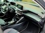 Peugeot 2008 1.2 PureTech 131PK Allure Pack + LED|DAB|Navi|Apple|Android|Leder/Stof|PDC|Camera|Lane|Climate|Cruise|17"LMV