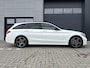 Mercedes-Benz C-klasse Estate Business Solution AMG Plus Upgrade Edition ✓Panoramadak ✓Night-Pakket ✓Sfeerverlichting ✓Navigatie Full ✓Camera ✓Apple Carplay & Android Auto ✓Vol Leder ✓Trekhaak