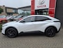 Toyota C-HR / C-HR+ First Edition 77 kWh NIEUW & DIRECT LEVERBAAR! STOEL/STUURWIELVERWARMING WARMTEPOMP PDC VOOR + ACHTER CAMERA
