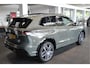 Volkswagen Tiguan 1.5 eHybrid 3X R-LINE Black Style head up pano 20 inch 272 pk !!