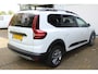 Dacia Jogger 1.0 TCe Comfort 7p. Incl. 12 maanden Garantie | Meer foto's volgen | 1e Eigenaar | Parkeersensoren achter | Cruise controle | Airco | Bluetooth | Apple Carplay/Android Auto | Stuur multifunctioneel | Origineel NL Auto | NAP |