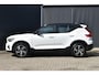 Volvo XC40 B4 Automaat Plus Dark | Semi Elek. Inklapbare Trekhaak | Elek. bedienbare voorstoelen met geheugen | Harman Kardon Audio Systeem | Blis | Adaptive Cruise Controle |