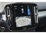 Volvo XC40 B4 Automaat Plus Dark | Semi Elek. Inklapbare Trekhaak | Elek. bedienbare voorstoelen met geheugen | Harman Kardon Audio Systeem | Blis | Adaptive Cruise Controle |
