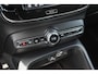 Volvo XC40 B4 Automaat Plus Dark | Semi Elek. Inklapbare Trekhaak | Elek. bedienbare voorstoelen met geheugen | Harman Kardon Audio Systeem | Blis | Adaptive Cruise Controle |