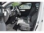 Volvo XC40 B4 Automaat Plus Dark | Semi Elek. Inklapbare Trekhaak | Elek. bedienbare voorstoelen met geheugen | Harman Kardon Audio Systeem | Blis | Adaptive Cruise Controle |