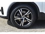 Volvo XC40 B4 Automaat Plus Dark | Semi Elek. Inklapbare Trekhaak | Elek. bedienbare voorstoelen met geheugen | Harman Kardon Audio Systeem | Blis | Adaptive Cruise Controle |