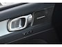 Volvo XC40 B4 Automaat Plus Dark | Semi Elek. Inklapbare Trekhaak | Elek. bedienbare voorstoelen met geheugen | Harman Kardon Audio Systeem | Blis | Adaptive Cruise Controle |