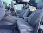 Volkswagen T-Roc 1.5 eTsi 2x R-Line First Edition Black Style Head up Display / Trekhaak / Panoramadak