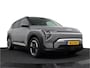 Kia EV3 Plus 81.4 kWh - Stoel/stuurwiel verwarming - Adaptieve Cruisecontrole - LED lampen - V2L - - Fabrieksgarantie tot 04-2032