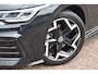 Volkswagen Golf Variant 1.5 eTSI 150pk R-Line Edition Automaat | Apple Carplay & Android Auto | Airco ECC | Camera achter | Parkeersensoren voor en achter | Stoel verwarming | Isofix Bevestigingspunten | Zeer Compleet!!!