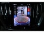 Volvo V60 T8 Plug-in hybrid AWD Ultra Dark | Panoramadak | Semi Electrische Wegklapbare Trekhaak | Premium audio by Harman Kardon | 360° Parkeercamera | Verwarmbare voorstoelen en stuurwiel | Parkeersensoren voor + achter |