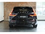Volvo V60 T8 Plug-in hybrid AWD Ultra Dark | Panoramadak | Semi Electrische Wegklapbare Trekhaak | Premium audio by Harman Kardon | 360° Parkeercamera | Verwarmbare voorstoelen en stuurwiel | Parkeersensoren voor + achter |