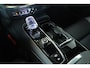 Volvo V60 T8 Plug-in hybrid AWD Ultra Dark | Panoramadak | Semi Electrische Wegklapbare Trekhaak | Premium audio by Harman Kardon | 360° Parkeercamera | Verwarmbare voorstoelen en stuurwiel | Parkeersensoren voor + achter |
