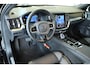 Volvo V60 T8 Plug-in hybrid AWD Ultra Dark | Panoramadak | Semi Electrische Wegklapbare Trekhaak | Premium audio by Harman Kardon | 360° Parkeercamera | Verwarmbare voorstoelen en stuurwiel | Parkeersensoren voor + achter |