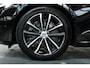 Volvo V60 T8 Plug-in hybrid AWD Ultra Dark | Panoramadak | Semi Electrische Wegklapbare Trekhaak | Premium audio by Harman Kardon | 360° Parkeercamera | Verwarmbare voorstoelen en stuurwiel | Parkeersensoren voor + achter |