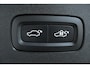 Volvo V60 T8 Plug-in hybrid AWD Ultra Dark | Panoramadak | Semi Electrische Wegklapbare Trekhaak | Premium audio by Harman Kardon | 360° Parkeercamera | Verwarmbare voorstoelen en stuurwiel | Parkeersensoren voor + achter |