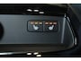 Volvo V60 T8 Plug-in hybrid AWD Ultra Dark | Panoramadak | Semi Electrische Wegklapbare Trekhaak | Premium audio by Harman Kardon | 360° Parkeercamera | Verwarmbare voorstoelen en stuurwiel | Parkeersensoren voor + achter |