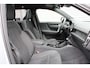 Volvo XC40 Single Motor Extended Range Ultimate 82 kWh | Full Options | Henk Scholten Volvo Geleverd | Lighting Pack | Nubuck/Microtech Interieur | 20-Inch Lichtmetalen Velgen | Panoramadak | Trekhaak | Getint Glas | Stuurverwarming | Stoelverwarming | Harman/Kardon Audio | Elektrisch Verstelbare Stoelen | Dak in Black Stone Zwart | Adaptieve Cruise Control | Pilot Assist | Parkeersensoren Voor & Achter |