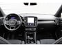 Volvo XC40 Single Motor Extended Range Ultimate 82 kWh | Full Options | Henk Scholten Volvo Geleverd | Lighting Pack | Nubuck/Microtech Interieur | 20-Inch Lichtmetalen Velgen | Panoramadak | Trekhaak | Getint Glas | Stuurverwarming | Stoelverwarming | Harman/Kardon Audio | Elektrisch Verstelbare Stoelen | Dak in Black Stone Zwart | Adaptieve Cruise Control | Pilot Assist | Parkeersensoren Voor & Achter |