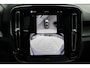 Volvo XC40 Single Motor Extended Range Ultimate 82 kWh | Full Options | Henk Scholten Volvo Geleverd | Lighting Pack | Nubuck/Microtech Interieur | 20-Inch Lichtmetalen Velgen | Panoramadak | Trekhaak | Getint Glas | Stuurverwarming | Stoelverwarming | Harman/Kardon Audio | Elektrisch Verstelbare Stoelen | Dak in Black Stone Zwart | Adaptieve Cruise Control | Pilot Assist | Parkeersensoren Voor & Achter |
