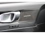 Volvo XC40 Single Motor Extended Range Ultimate 82 kWh | Full Options | Henk Scholten Volvo Geleverd | Lighting Pack | Nubuck/Microtech Interieur | 20-Inch Lichtmetalen Velgen | Panoramadak | Trekhaak | Getint Glas | Stuurverwarming | Stoelverwarming | Harman/Kardon Audio | Elektrisch Verstelbare Stoelen | Dak in Black Stone Zwart | Adaptieve Cruise Control | Pilot Assist | Parkeersensoren Voor & Achter |