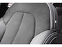 Volvo XC40 Single Motor Extended Range Ultimate 82 kWh | Full Options | Henk Scholten Volvo Geleverd | Lighting Pack | Nubuck/Microtech Interieur | 20-Inch Lichtmetalen Velgen | Panoramadak | Trekhaak | Getint Glas | Stuurverwarming | Stoelverwarming | Harman/Kardon Audio | Elektrisch Verstelbare Stoelen | Dak in Black Stone Zwart | Adaptieve Cruise Control | Pilot Assist | Parkeersensoren Voor & Achter |