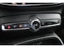 Volvo XC40 Single Motor Extended Range Ultimate 82 kWh | Full Options | Henk Scholten Volvo Geleverd | Lighting Pack | Nubuck/Microtech Interieur | 20-Inch Lichtmetalen Velgen | Panoramadak | Trekhaak | Getint Glas | Stuurverwarming | Stoelverwarming | Harman/Kardon Audio | Elektrisch Verstelbare Stoelen | Dak in Black Stone Zwart | Adaptieve Cruise Control | Pilot Assist | Parkeersensoren Voor & Achter |