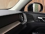 Volvo XC60 T8 AWD Recharge Ultimate Dark | Trekhaak | Head-Up Display | Harman Kardon | 455pk | Adaptieve Cruise Control | Stoelverwarming voor+achter | Stuurwielverwarming | Schuifdak | Full LED Meesturende koplampen | Parkeercamera | Pilot Assist | Standkachel met Volvo On Call App | Elektrische voorstoelen geheugen | Lederen bekleding | Zitting verlenging voorstoelen | Lederen dashboard | 20 Inch | Google Infotainment | Keyless Drive | Elektrisch bedienbare achterklep | DAB Radio | Apple Carplay/Android Auto | Draadloos telefoon opladen | Volvo On Call met mobiele App functie | Platinum Grey Metallic |