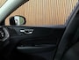 Volvo XC60 T8 AWD Recharge Ultimate Dark | Trekhaak | Head-Up Display | Harman Kardon | 455pk | Adaptieve Cruise Control | Stoelverwarming voor+achter | Stuurwielverwarming | Schuifdak | Full LED Meesturende koplampen | Parkeercamera | Pilot Assist | Standkachel met Volvo On Call App | Elektrische voorstoelen geheugen | Lederen bekleding | Zitting verlenging voorstoelen | Lederen dashboard | 20 Inch | Google Infotainment | Keyless Drive | Elektrisch bedienbare achterklep | DAB Radio | Apple Carplay/Android Auto | Draadloos telefoon opladen | Volvo On Call met mobiele App functie | Platinum Grey Metallic |