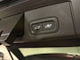 Volvo XC60 T8 AWD Recharge Ultimate Dark | Trekhaak | Head-Up Display | Harman Kardon | 455pk | Adaptieve Cruise Control | Stoelverwarming voor+achter | Stuurwielverwarming | Schuifdak | Full LED Meesturende koplampen | Parkeercamera | Pilot Assist | Standkachel met Volvo On Call App | Elektrische voorstoelen geheugen | Lederen bekleding | Zitting verlenging voorstoelen | Lederen dashboard | 20 Inch | Google Infotainment | Keyless Drive | Elektrisch bedienbare achterklep | DAB Radio | Apple Carplay/Android Auto | Draadloos telefoon opladen | Volvo On Call met mobiele App functie | Platinum Grey Metallic |