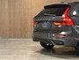 Volvo XC60 T8 AWD Recharge Ultimate Dark | Trekhaak | Head-Up Display | Harman Kardon | 455pk | Adaptieve Cruise Control | Stoelverwarming voor+achter | Stuurwielverwarming | Schuifdak | Full LED Meesturende koplampen | Parkeercamera | Pilot Assist | Standkachel met Volvo On Call App | Elektrische voorstoelen geheugen | Lederen bekleding | Zitting verlenging voorstoelen | Lederen dashboard | 20 Inch | Google Infotainment | Keyless Drive | Elektrisch bedienbare achterklep | DAB Radio | Apple Carplay/Android Auto | Draadloos telefoon opladen | Volvo On Call met mobiele App functie | Platinum Grey Metallic |