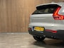 Volvo XC40 B4 Plus Dark | Trekhaak | Harman Kardon | All Season banden | Bestuurdersstoel elektrisch geheugen | Adaptieve Cruise Control | Stoel en Stuurwielverwarming | Google Infotainment | Parkeercamera | Pilot Assist | BLIS Dode Hoek Detectie | Keyless Drive | Parkeersensoren voor+achter | Passagiersstoel elektrisch | Elektrisch bedienbare achterklep | 19 Inch | Zitting verlenging voorstoelen | DAB Radio | Apple Carplay/Android Auto | Draadloos telefoon opladen | Volvo On Call met mobiele App functie | Silver Dawn Metallic |