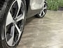 Volvo XC40 B4 Plus Dark | Trekhaak | Harman Kardon | All Season banden | Bestuurdersstoel elektrisch geheugen | Adaptieve Cruise Control | Stoel en Stuurwielverwarming | Google Infotainment | Parkeercamera | Pilot Assist | BLIS Dode Hoek Detectie | Keyless Drive | Parkeersensoren voor+achter | Passagiersstoel elektrisch | Elektrisch bedienbare achterklep | 19 Inch | Zitting verlenging voorstoelen | DAB Radio | Apple Carplay/Android Auto | Draadloos telefoon opladen | Volvo On Call met mobiele App functie | Silver Dawn Metallic |