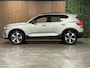 Volvo XC40 B4 Plus Dark | Trekhaak | Harman Kardon | All Season banden | Bestuurdersstoel elektrisch geheugen | Adaptieve Cruise Control | Stoel en Stuurwielverwarming | Google Infotainment | Parkeercamera | Pilot Assist | BLIS Dode Hoek Detectie | Keyless Drive | Parkeersensoren voor+achter | Passagiersstoel elektrisch | Elektrisch bedienbare achterklep | 19 Inch | Zitting verlenging voorstoelen | DAB Radio | Apple Carplay/Android Auto | Draadloos telefoon opladen | Volvo On Call met mobiele App functie | Silver Dawn Metallic |