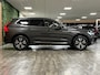 Volvo XC60 T6 AWD Recharge Bright | Adaptieve Cruise Control | Stoelverwarming voor+achter | Stuurwielverwarming | Standkachel met Volvo On Call App | Full LED Meesturende koplampen | Pilot Assist | BLIS Dode Hoek Detectie | Elektrische voorstoelen geheugen | Lederen bekleding | Zitting verlenging voorstoelen | Schuifdak | Parkeercamera | Google Infotainment | 18Inch | Keyless Drive | Parkeersensoren voor+achter | Privacy Glass | DAB Radio | Apple Carplay/Android Auto | Draadloos telefoon opladen | Volvo On Call met mobiele App functie | Platinum Grey Metallic |