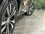 Volvo XC60 T6 AWD Recharge Bright | Adaptieve Cruise Control | Stoelverwarming voor+achter | Stuurwielverwarming | Standkachel met Volvo On Call App | Full LED Meesturende koplampen | Pilot Assist | BLIS Dode Hoek Detectie | Elektrische voorstoelen geheugen | Lederen bekleding | Zitting verlenging voorstoelen | Schuifdak | Parkeercamera | Google Infotainment | 18Inch | Keyless Drive | Parkeersensoren voor+achter | Privacy Glass | DAB Radio | Apple Carplay/Android Auto | Draadloos telefoon opladen | Volvo On Call met mobiele App functie | Platinum Grey Metallic |