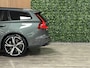 Volvo V60 T6 AWD Recharge Ultra Dark | Trekhaak | 360 Camera | Schuifdak | Head-Up Display | Harman Kardon | Adaptieve Cruise Control | Stoelverwarming voor+achter | Stuurwielverwarming | Full LED Meesturende koplampen | Pilot Assist | BLIS Dode Hoek Detectie | Elektrische voorstoelen geheugen | Lederen bekleding | Zitting verlenging voorstoelen | Lederen dashboard | Google Infotainment | Keyless Drive | Parkeersensoren voor+achter | Privacy Glass | Elektrisch bedienbare achterklep | DAB Radio | Apple Carplay/Android Auto | Volvo On Call met mobiele App functie | Forest Lake Metallic |
