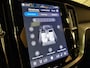 Volvo V60 T6 AWD Recharge Ultra Dark | Trekhaak | 360 Camera | Schuifdak | Head-Up Display | Harman Kardon | Adaptieve Cruise Control | Stoelverwarming voor+achter | Stuurwielverwarming | Full LED Meesturende koplampen | Pilot Assist | BLIS Dode Hoek Detectie | Elektrische voorstoelen geheugen | Lederen bekleding | Zitting verlenging voorstoelen | Lederen dashboard | Google Infotainment | Keyless Drive | Parkeersensoren voor+achter | Privacy Glass | Elektrisch bedienbare achterklep | DAB Radio | Apple Carplay/Android Auto | Volvo On Call met mobiele App functie | Forest Lake Metallic |