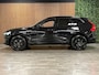 Volvo XC60 T6 AWD Recharge Plus Black Edition | Trekhaak | 360 Camera | Harman Kardon | Adaptieve Cruise Control | Stoelverwarming voor+achter | Stuurwielverwarming | Pilot Assist | BLIS Dode Hoek Detectie | Elektrische voorstoelen geheugen | R-Design Contour stoelen met wit stiksel en bies | Zitting verlenging voorstoelen | Schuifdak | Google Infotainment | 21 Inch | Keyless Drive | Parkeersensoren voor+achter | Privacy Glass | DAB Radio | Apple Carplay/Android Auto | Draadloos telefoon opladen | Volvo On Call met mobiele App functie | Onyx Black Metallic |