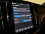 Volvo XC60 T6 AWD Recharge Plus Black Edition | Trekhaak | 360 Camera | Harman Kardon | Adaptieve Cruise Control | Stoelverwarming voor+achter | Stuurwielverwarming | Pilot Assist | BLIS Dode Hoek Detectie | Elektrische voorstoelen geheugen | R-Design Contour stoelen met wit stiksel en bies | Zitting verlenging voorstoelen | Schuifdak | Google Infotainment | 21 Inch | Keyless Drive | Parkeersensoren voor+achter | Privacy Glass | DAB Radio | Apple Carplay/Android Auto | Draadloos telefoon opladen | Volvo On Call met mobiele App functie | Onyx Black Metallic |